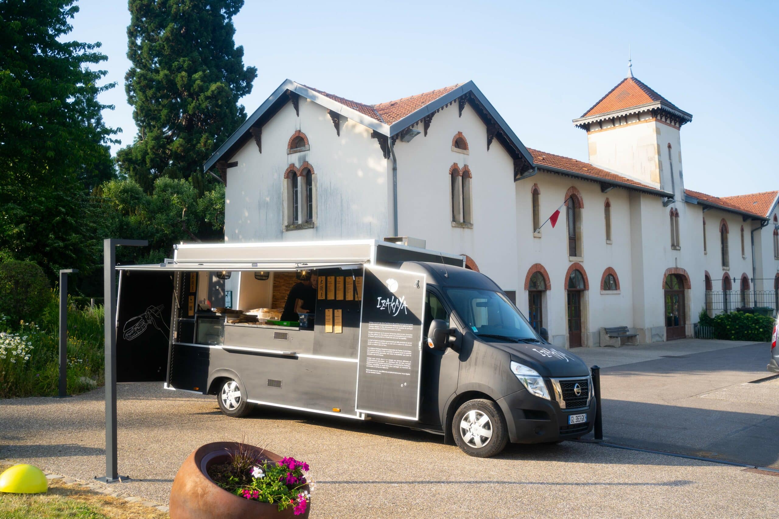 Food truck Izakaya sur le Technopôle Nancy Brabois avec collaborateurs en pause déjeuner